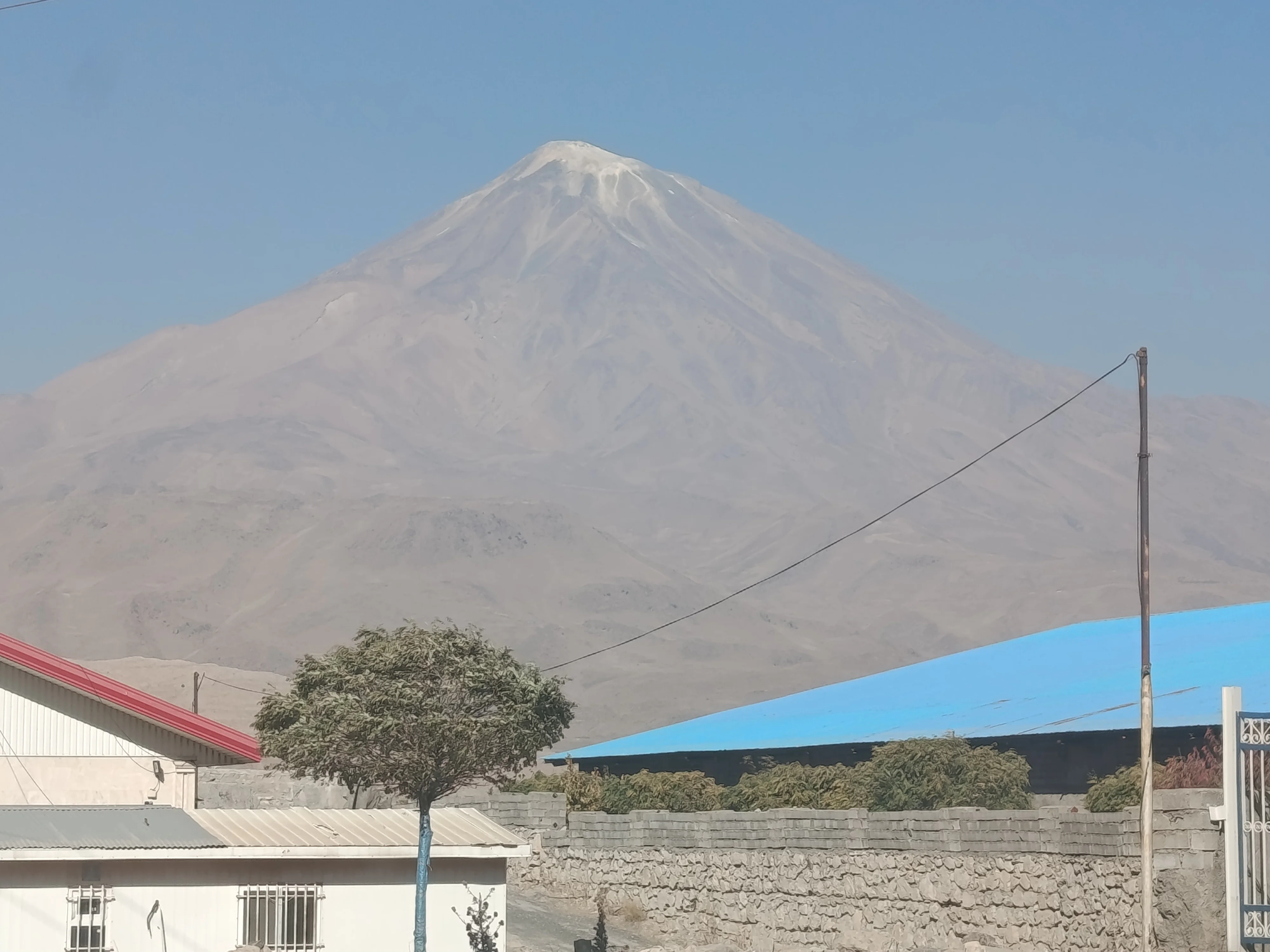 دماوند بی برف؛ وسط پاییز 1404