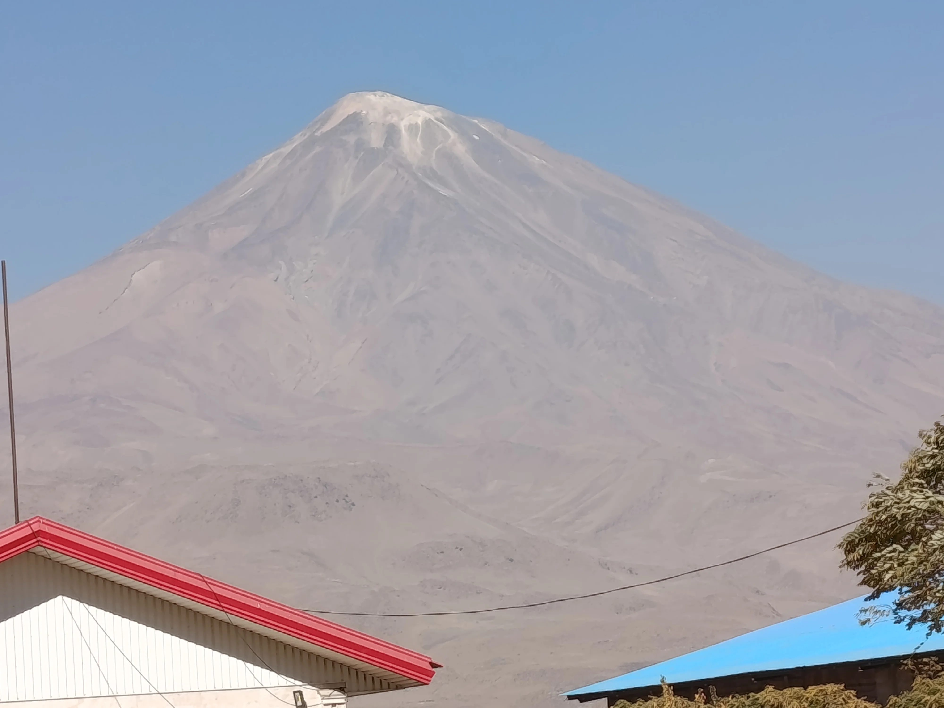 دماوند بی برف؛ وسط پاییز 1404